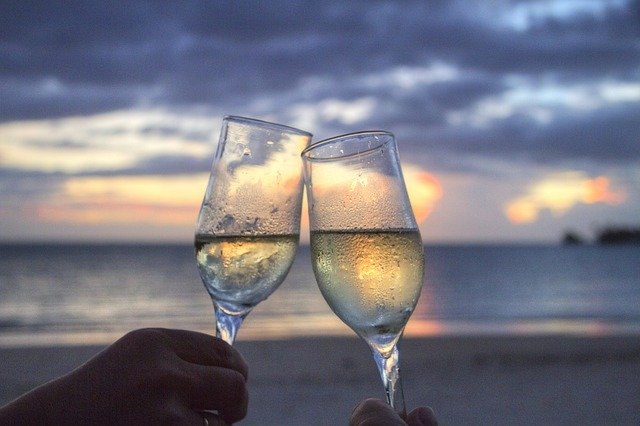 glasses-sparkling-wine-cheers
