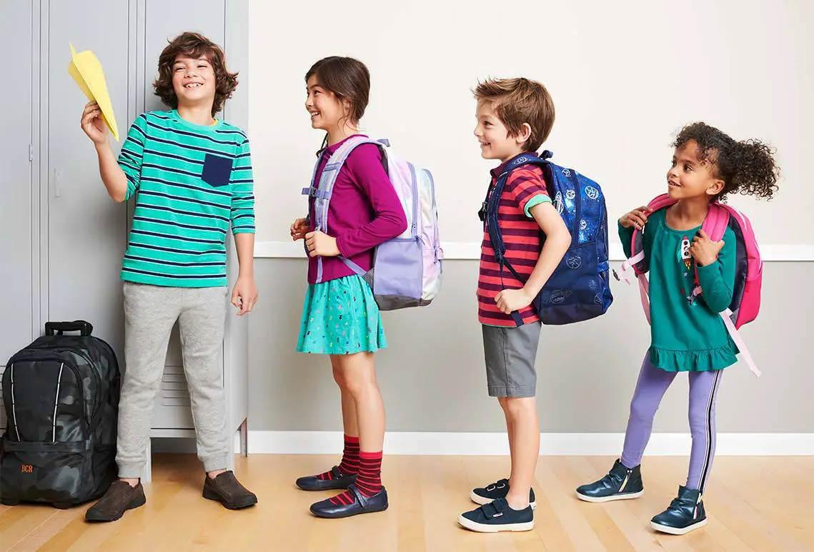 children with backpacks